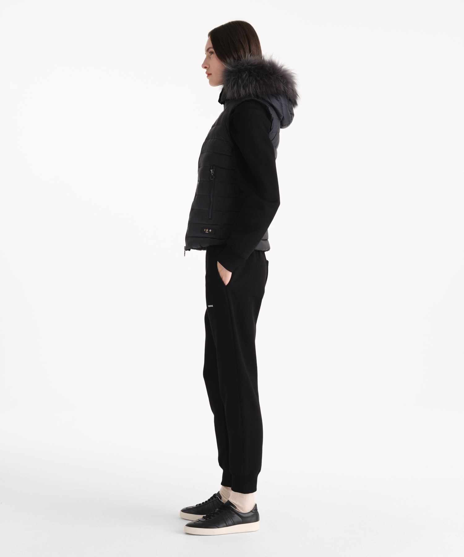 モデル身長176cm、着用サイズ2、着用カラーNAVY