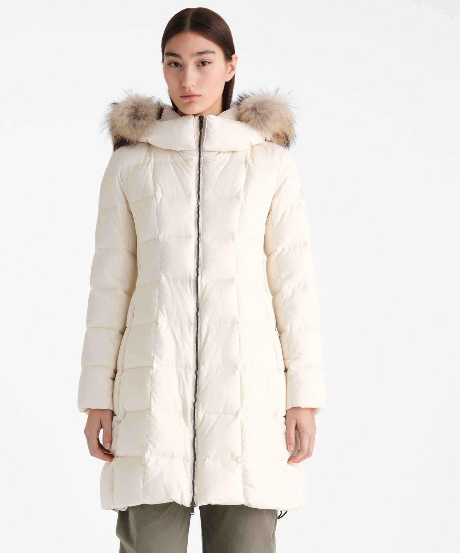 モデル身長176cm、着用サイズ2、着用カラーIVORY