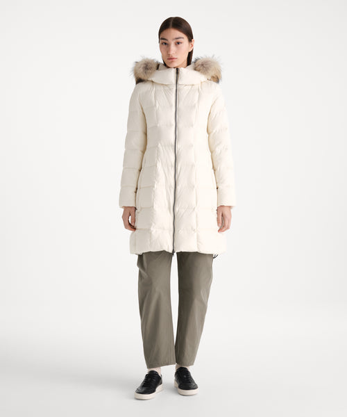 モデル身長176cm、着用サイズ2、着用カラーIVORY