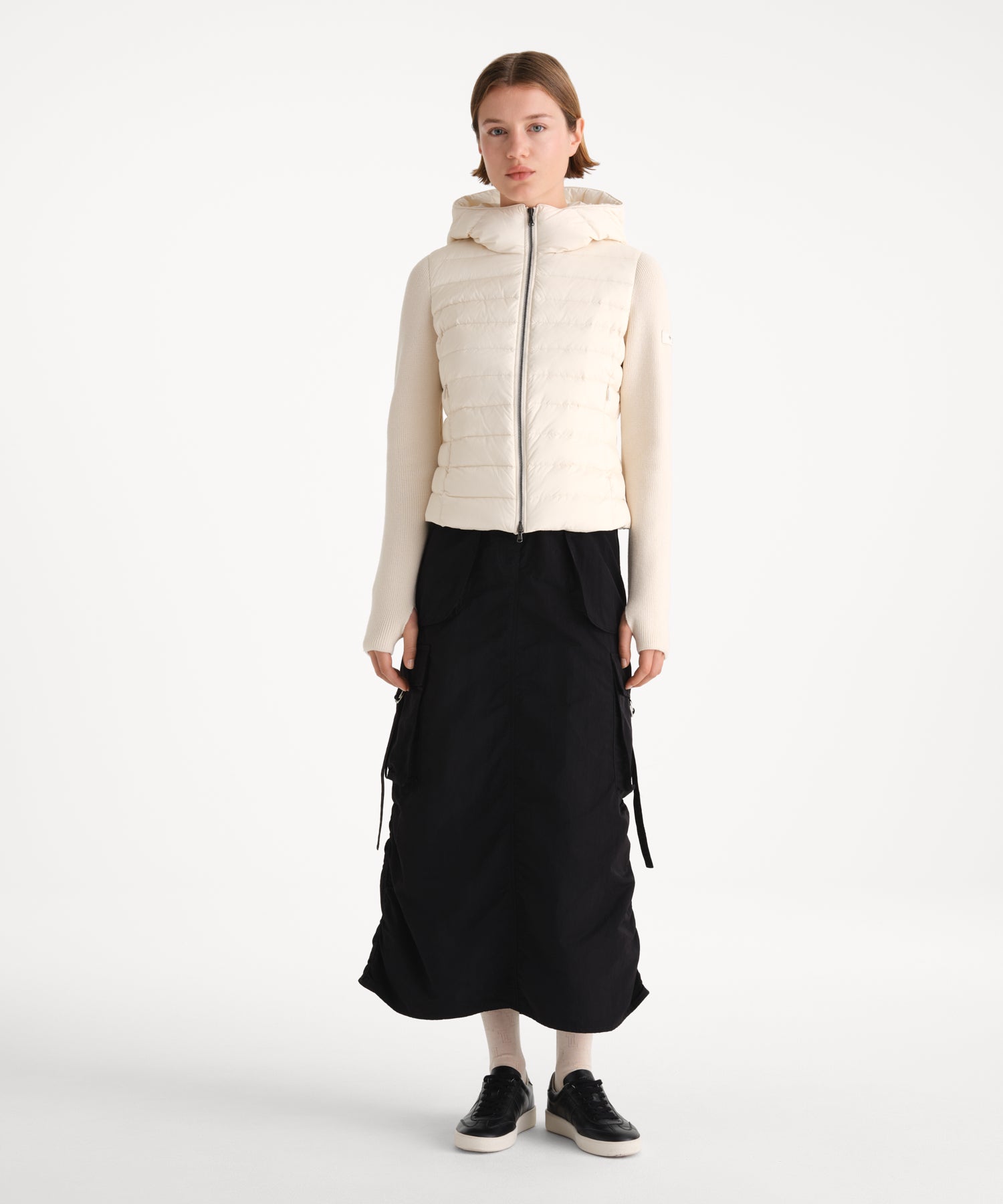 モデル身長175cm、着用サイズ2、着用カラーIVORY
