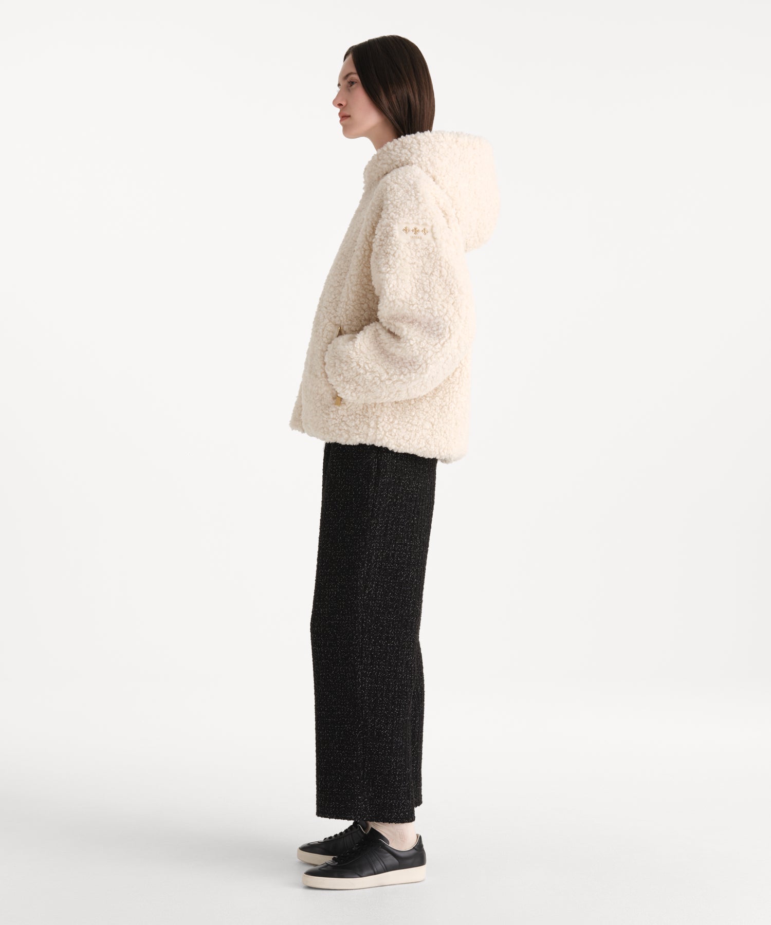 モデル身長176cm、着用サイズ2、着用カラーIVORY