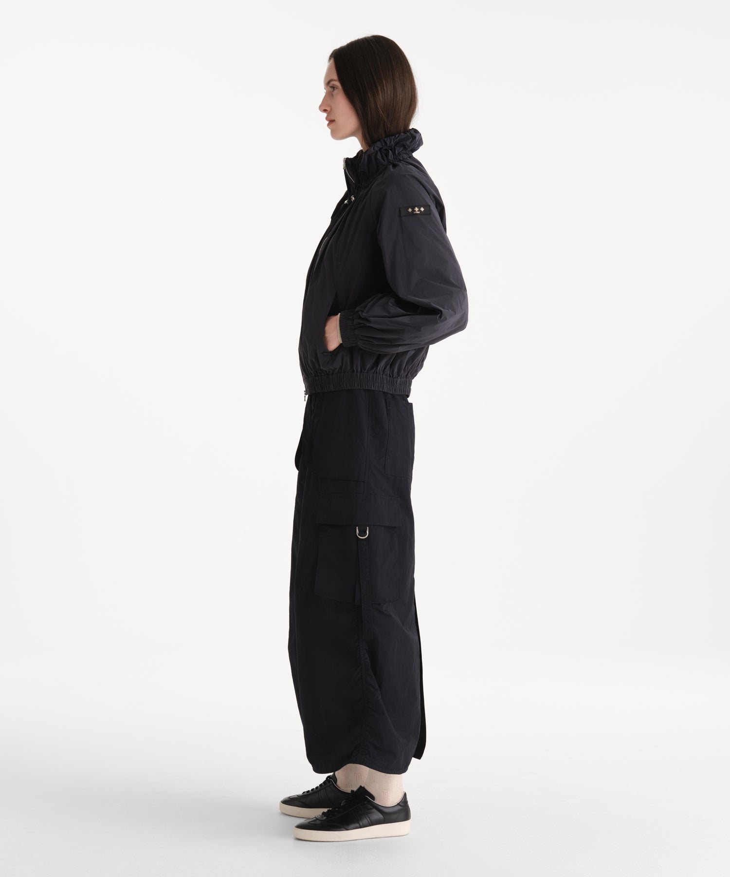 モデル身長176cm、着用サイズ2、着用カラーBLACK