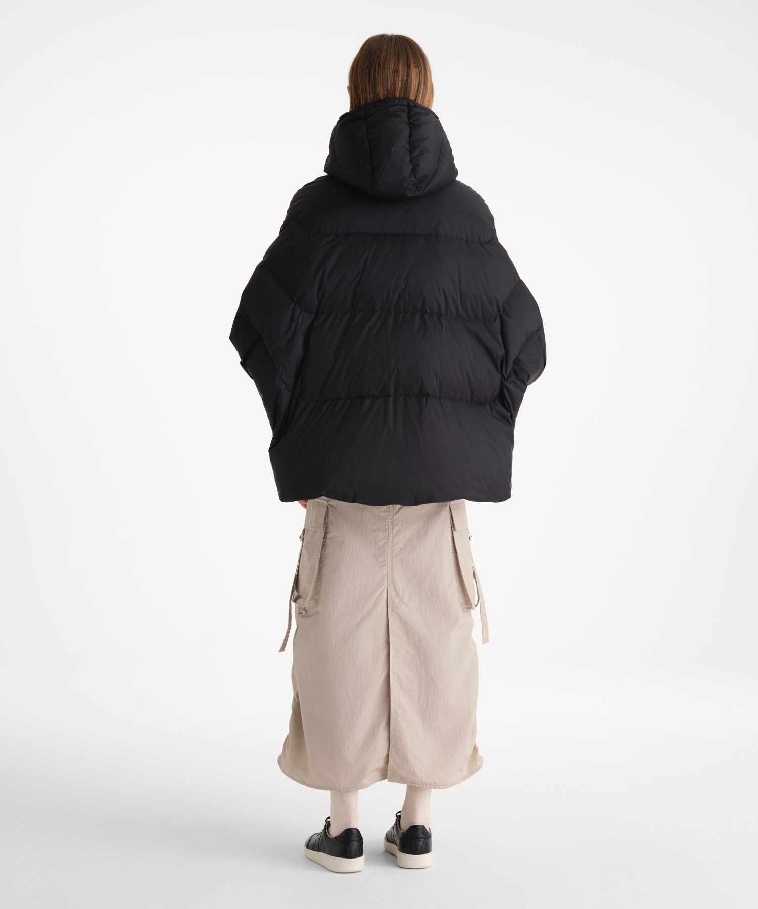 モデル身長175cm、着用サイズ2、着用カラーBLACK