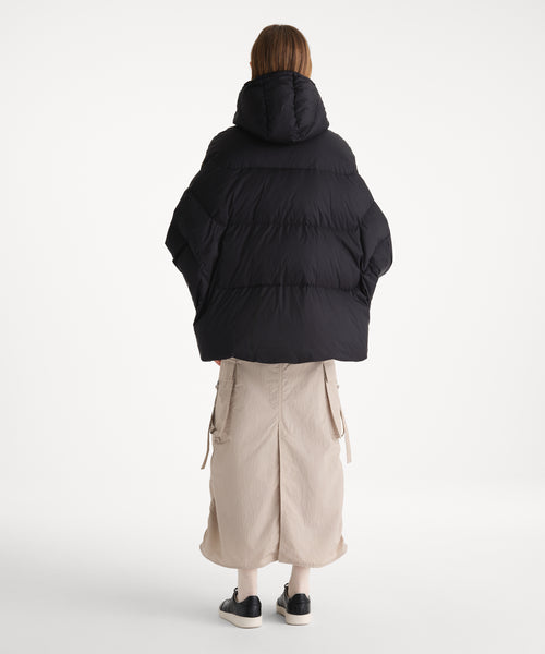 モデル身長175cm、着用サイズ2、着用カラーBLACK