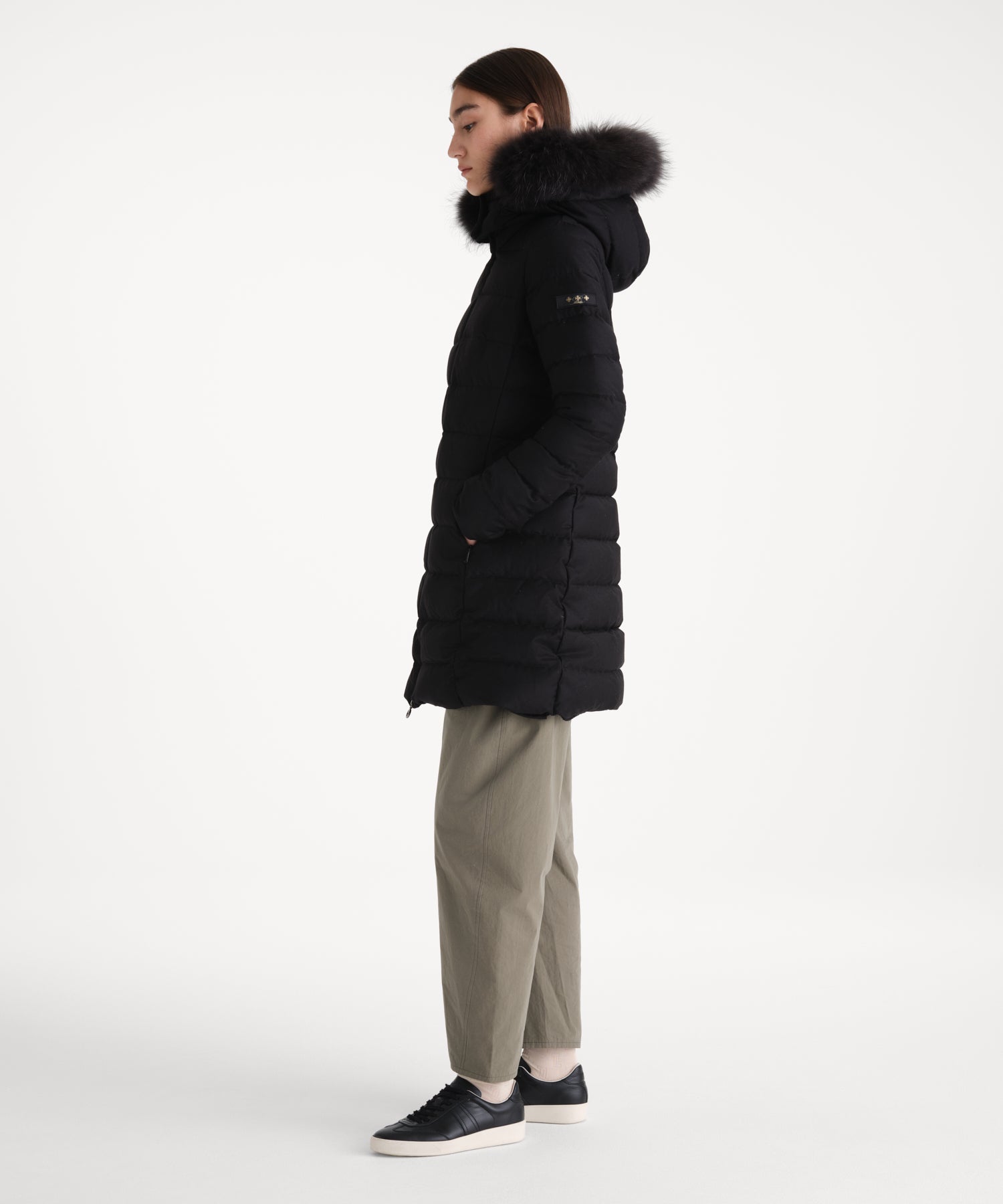 モデル身長176cm、着用サイズ2、着用カラーBLACK