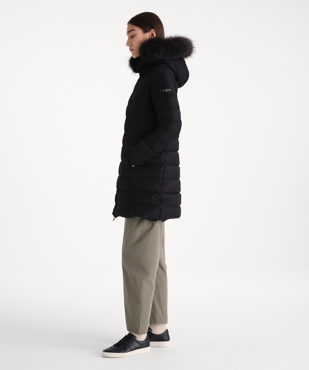 モデル身長176cm、着用サイズ2、着用カラーBLACK
