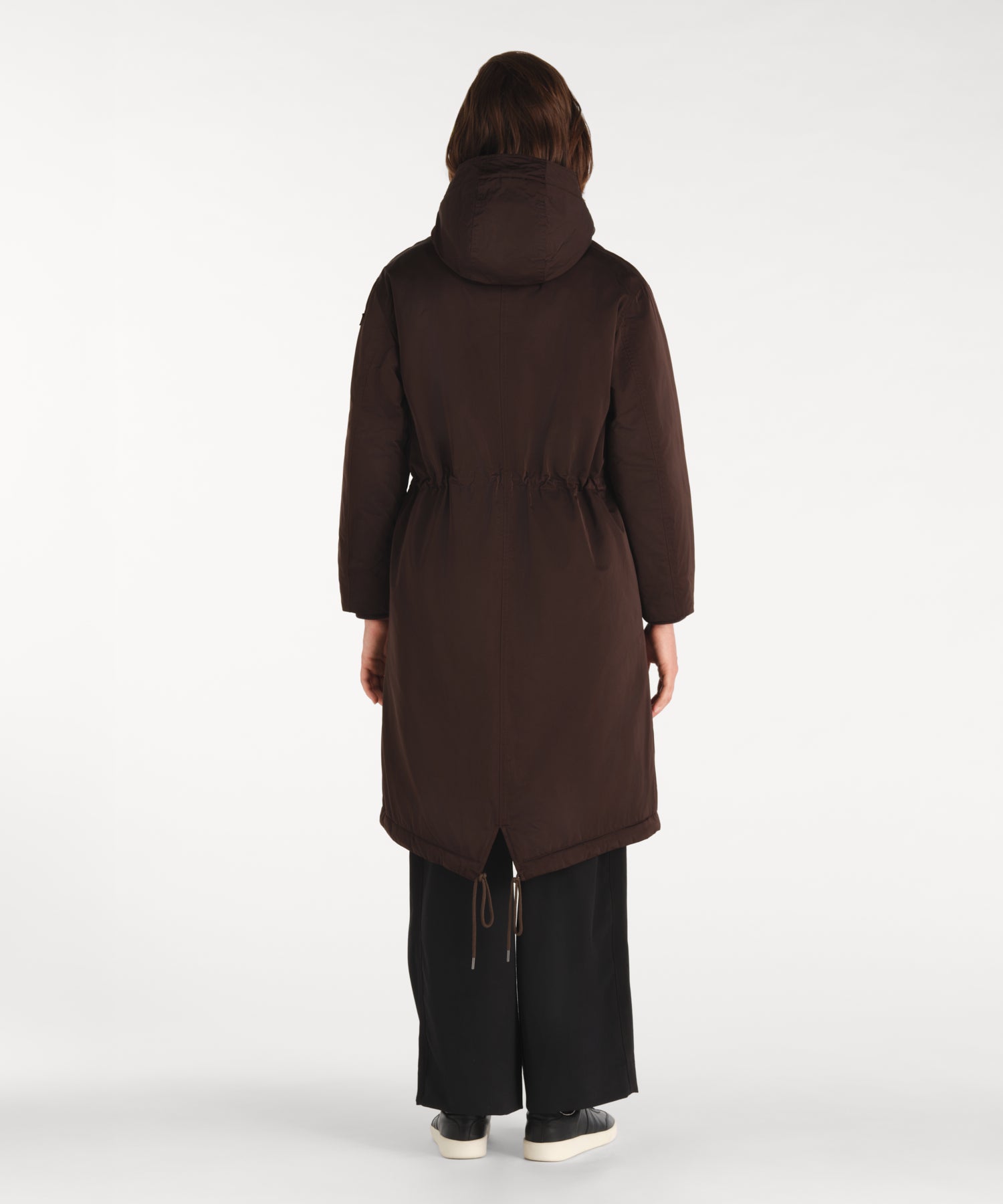 モデル身長177cm、着用サイズ2、着用カラーBROWN