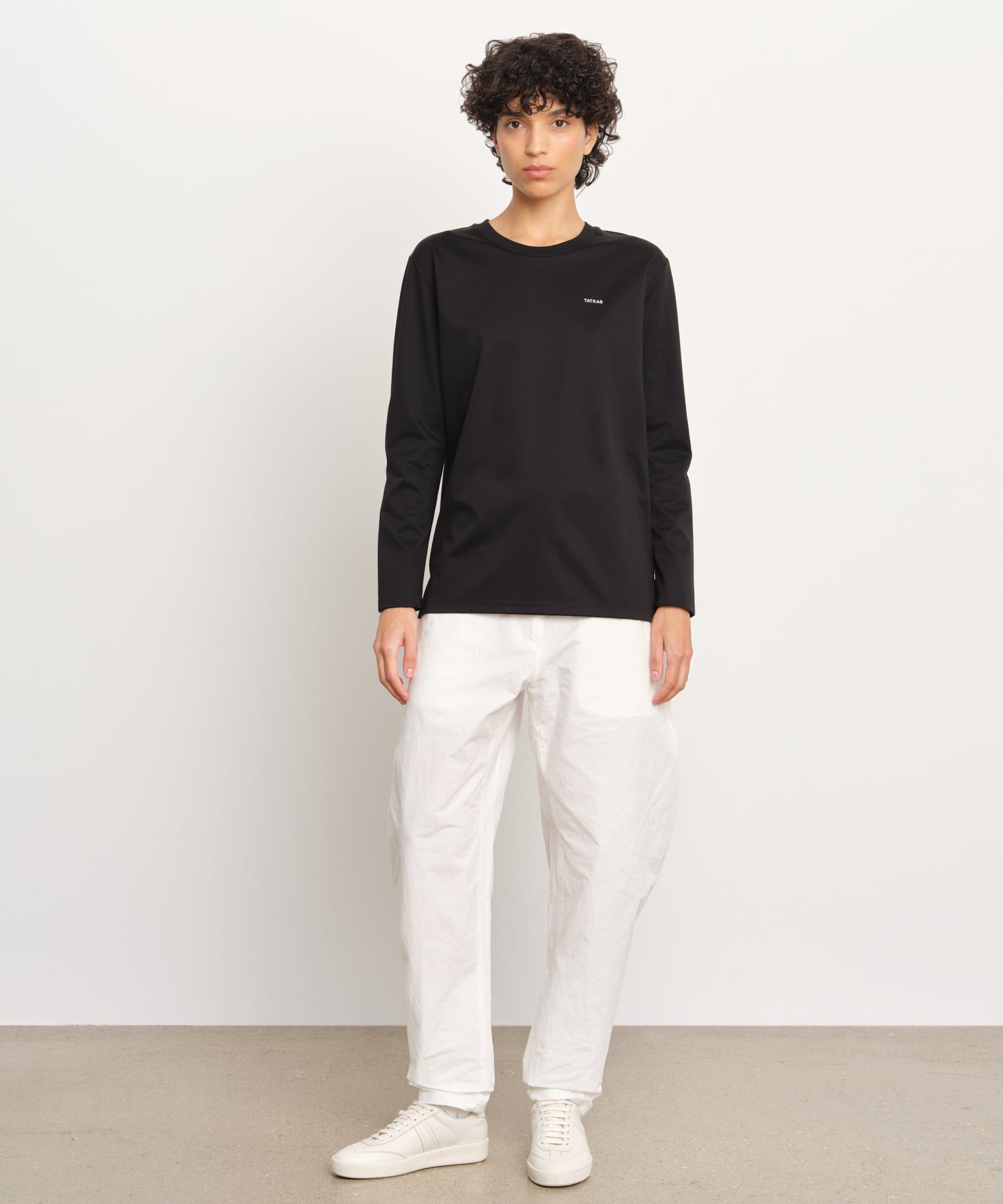 モデル身長176cm、着用サイズ2、着用カラーBLACK