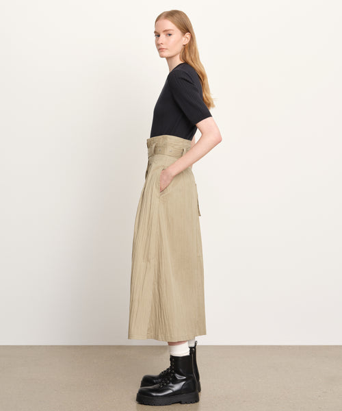 モデル身長176cm、着用サイズ2、着用カラーBEIGE