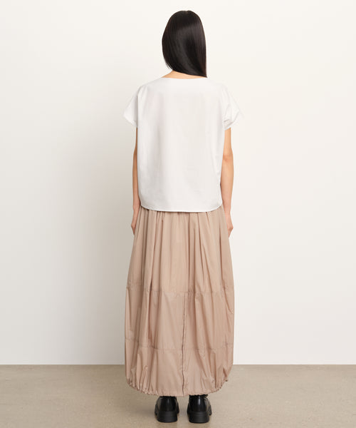モデル身長177cm、着用サイズ2、着用カラーL.GRAY