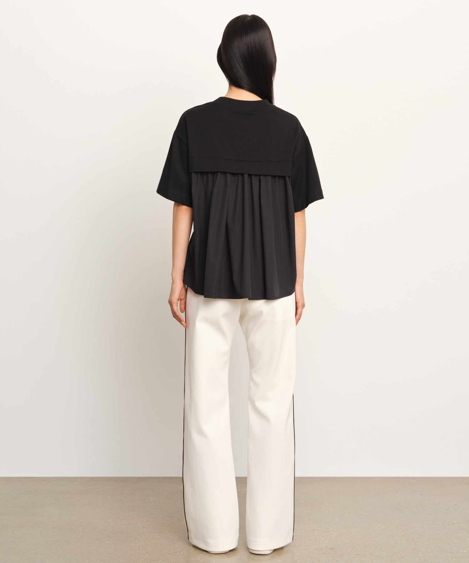 モデル身長177cm、着用サイズ2、着用カラーBLACK