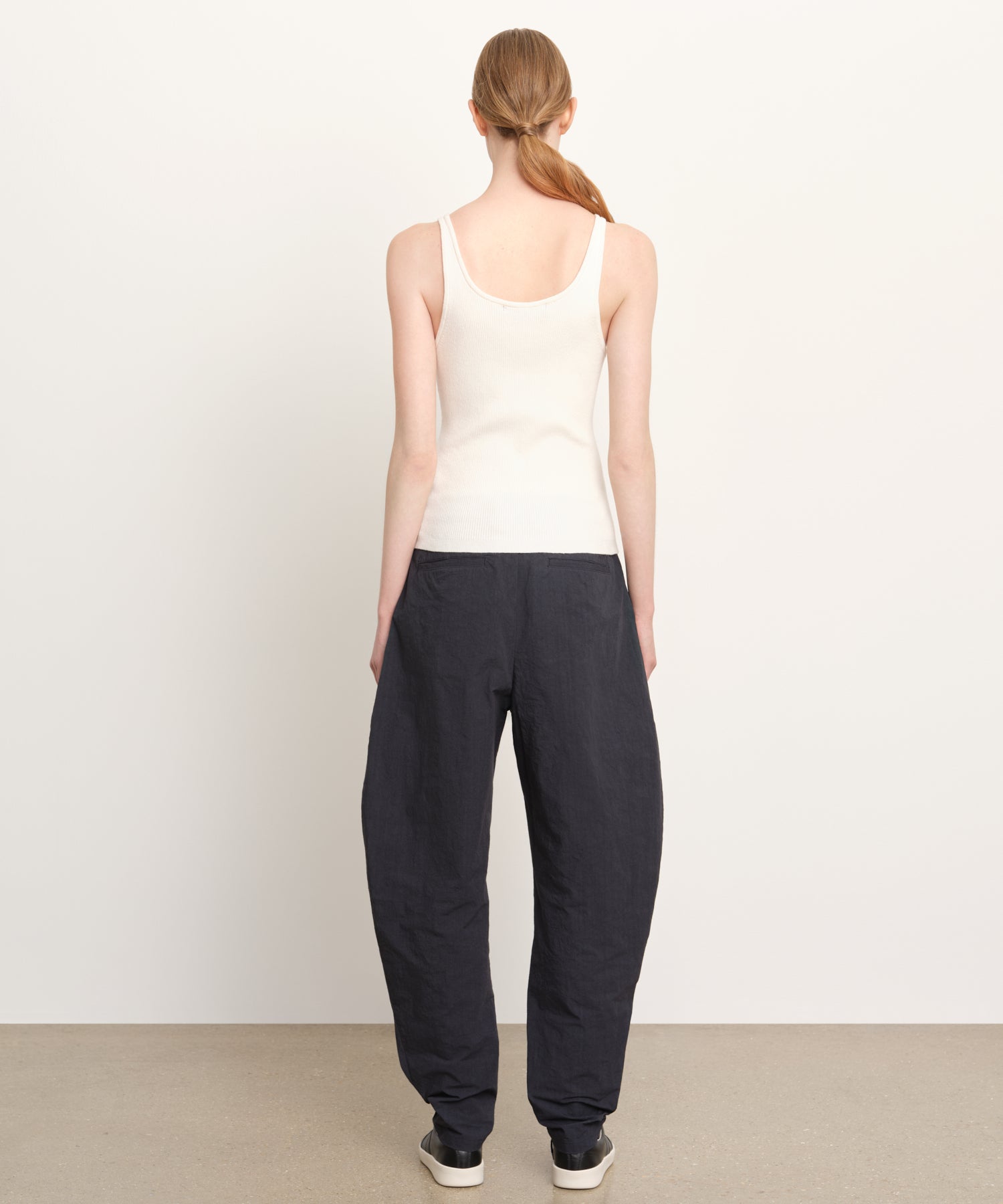 モデル身長176cm、着用サイズ2、着用カラーIVORY