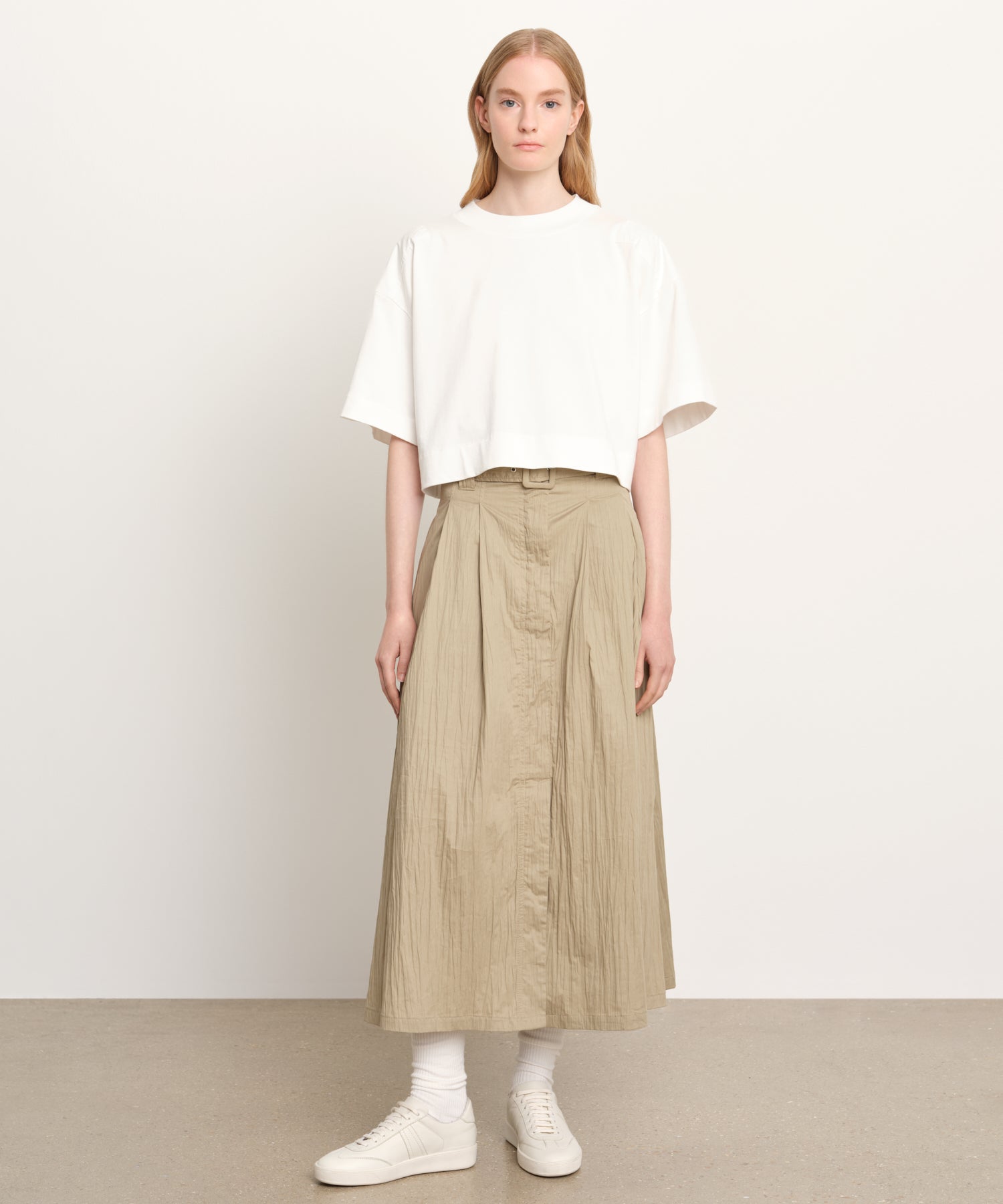 モデル身長176cm、着用サイズ2、着用カラーIVORY