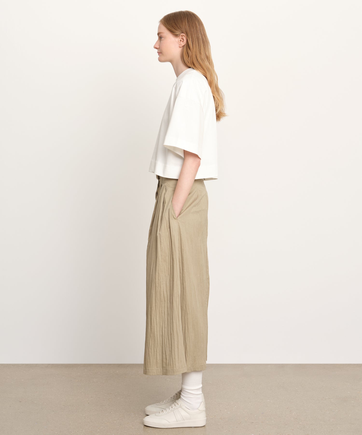 モデル身長176cm、着用サイズ2、着用カラーIVORY