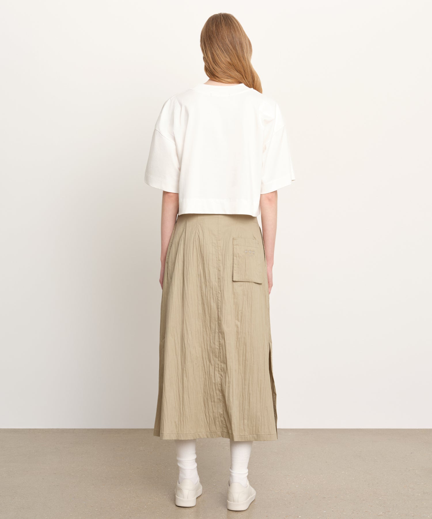 モデル身長176cm、着用サイズ2、着用カラーIVORY