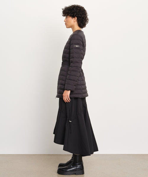 モデル身長176cm、着用サイズ2、着用カラーBLACK