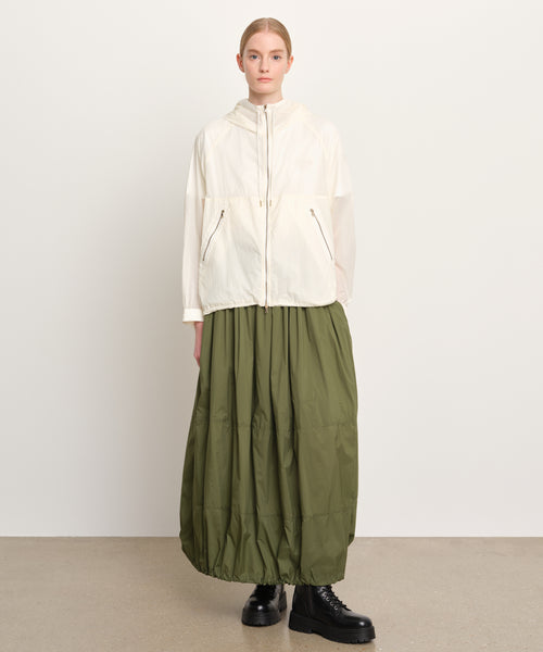 モデル身長176cm、着用サイズ2、着用カラーIVORY