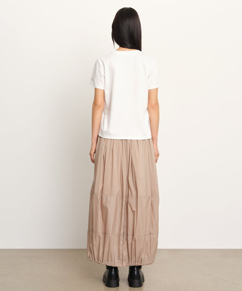モデル身長177cm、着用サイズ2、着用カラーWHITE