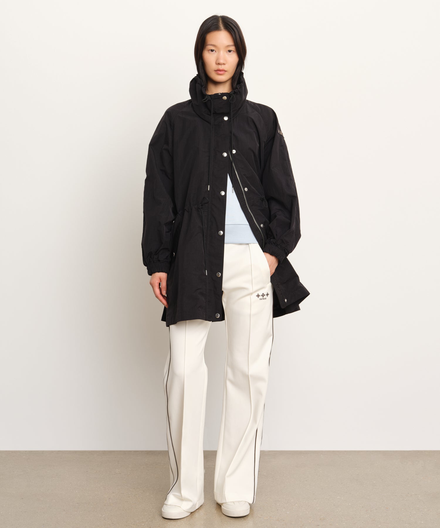 モデル身長177cm、着用サイズ2、着用カラーBLACK