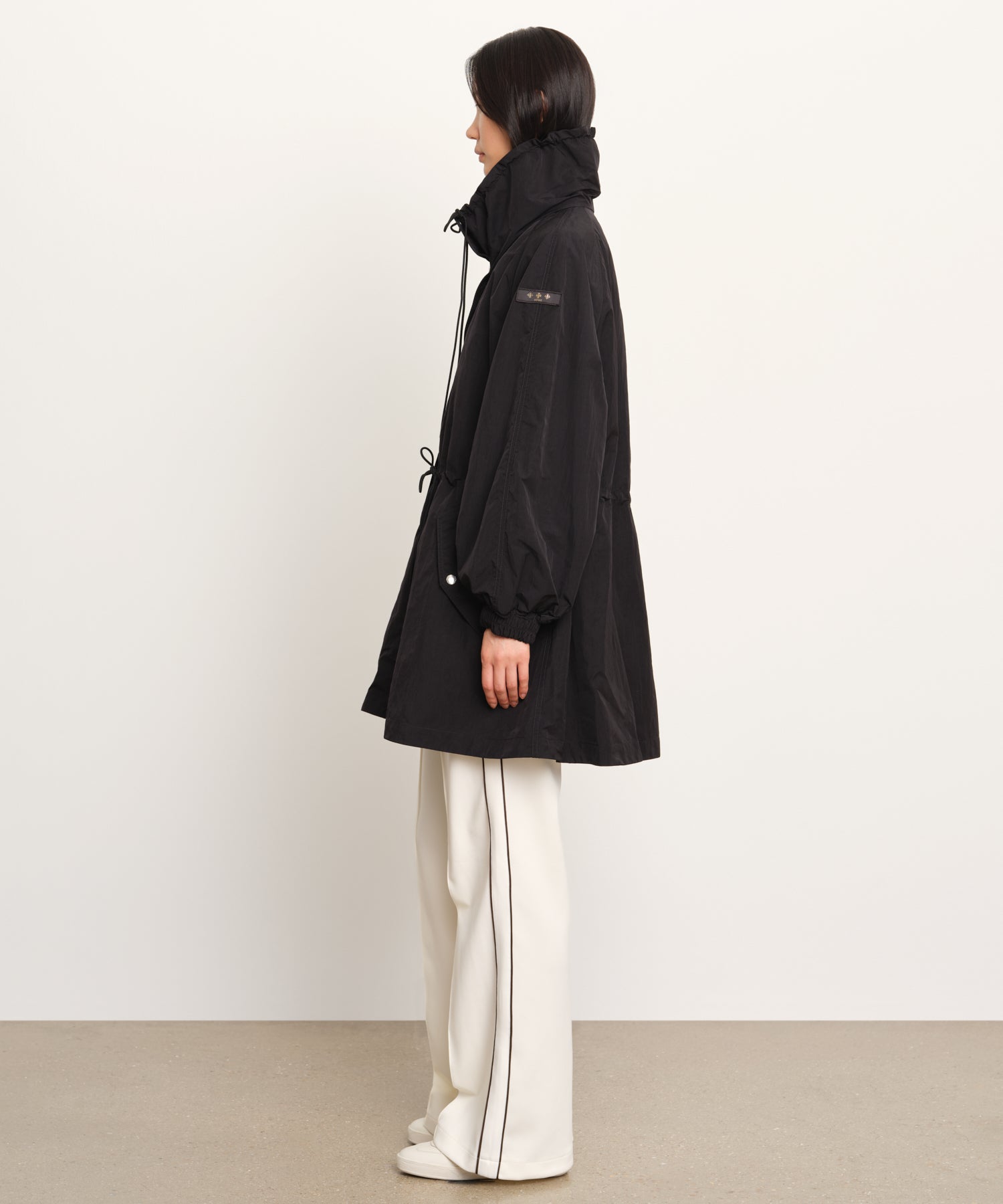 モデル身長177cm、着用サイズ2、着用カラーBLACK