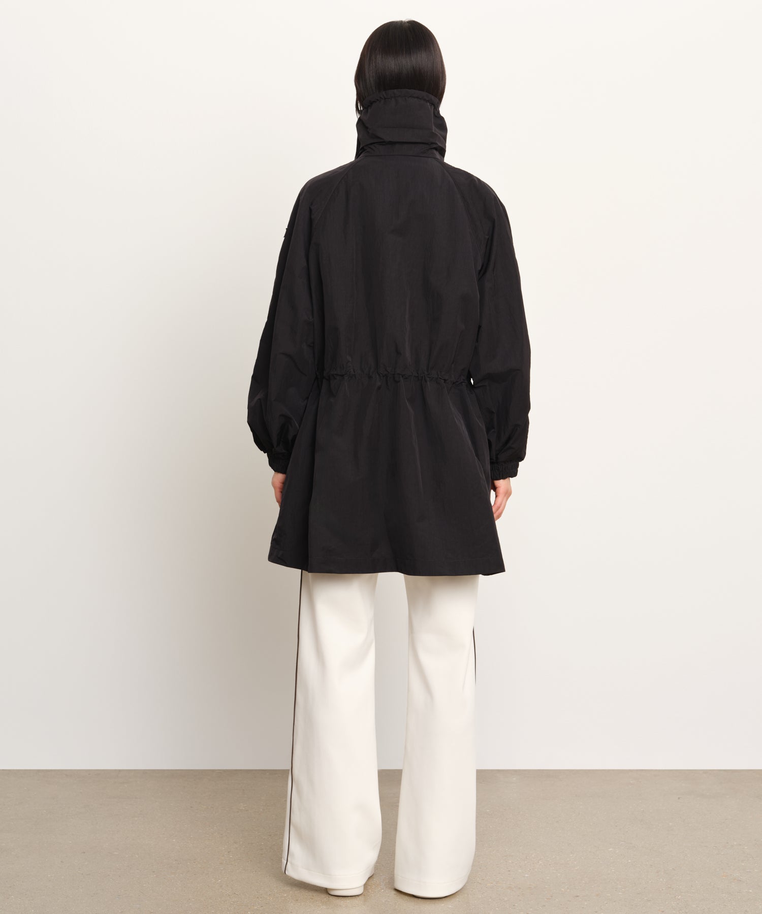 モデル身長177cm、着用サイズ2、着用カラーBLACK