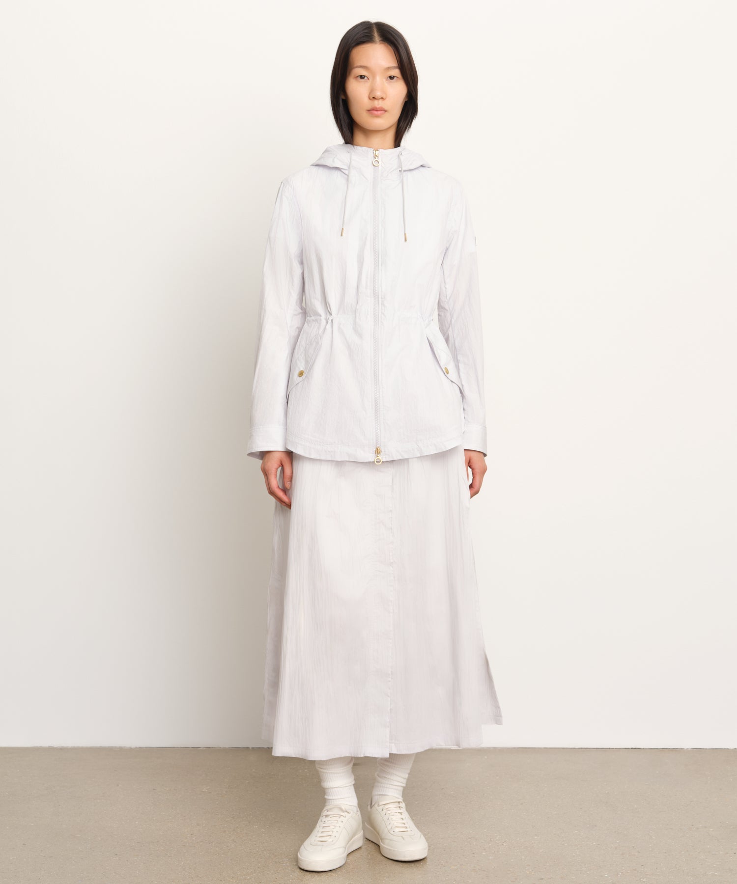 モデル身長177cm、着用サイズ2、着用カラーL.GRAY