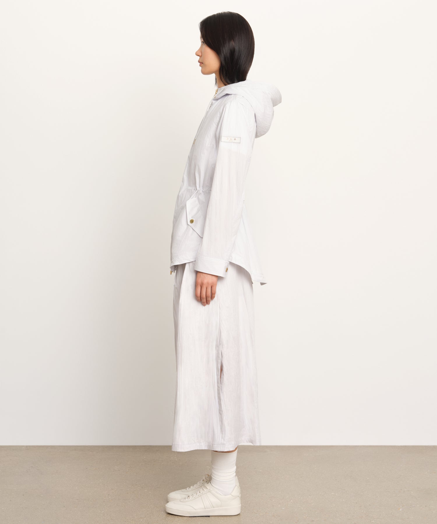 モデル身長177cm、着用サイズ2、着用カラーL.GRAY