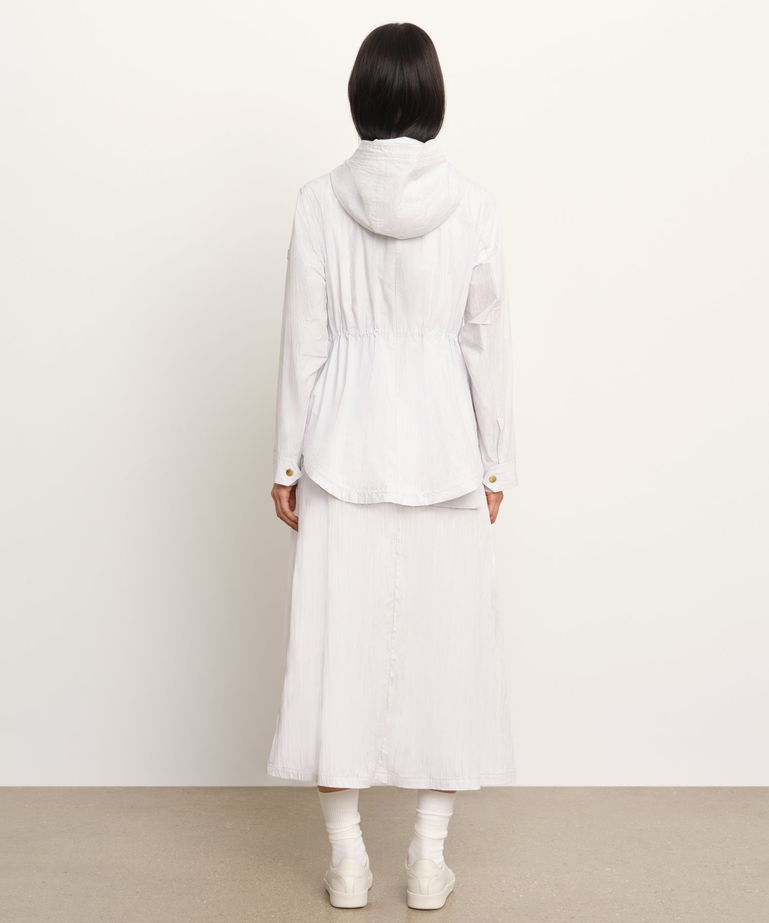 モデル身長177cm、着用サイズ2、着用カラーL.GRAY