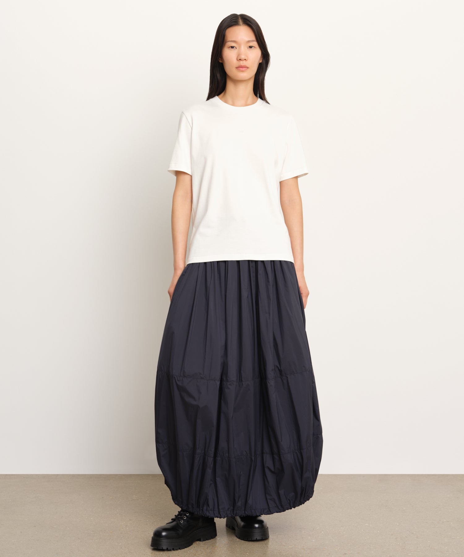 モデル身長177cm、着用サイズ2、着用カラーIVORY