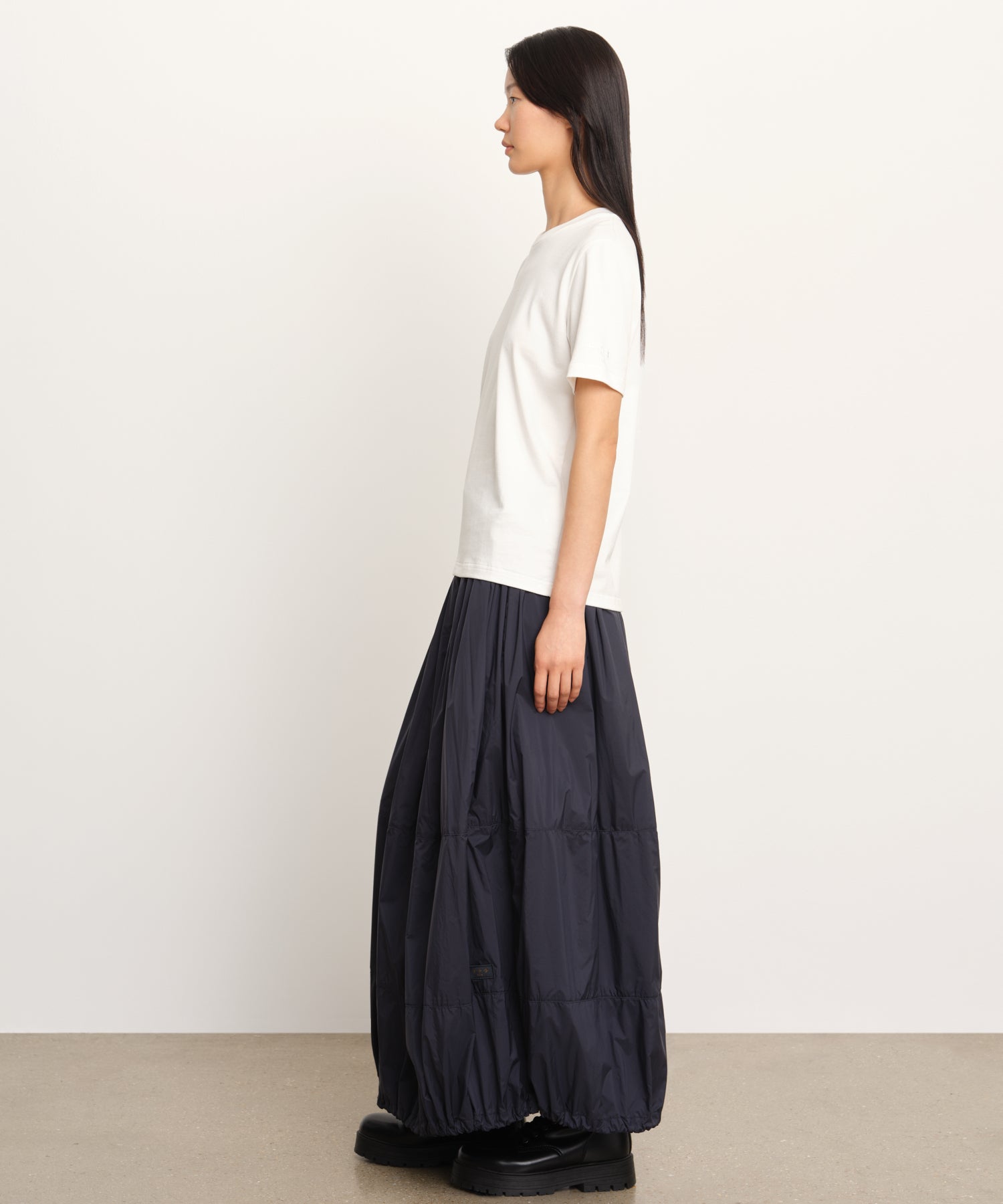 モデル身長177cm、着用サイズ2、着用カラーIVORY