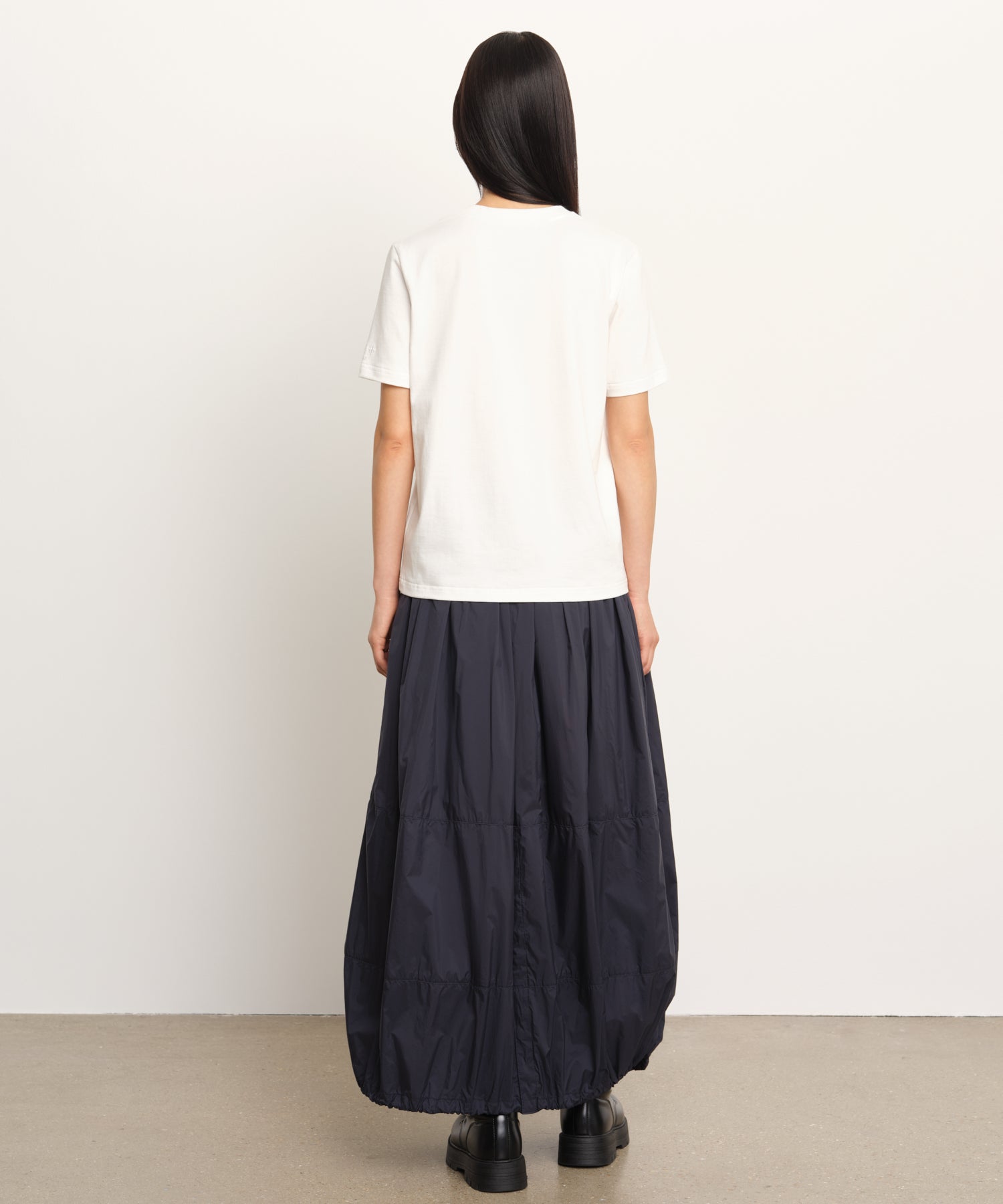 モデル身長177cm、着用サイズ2、着用カラーIVORY