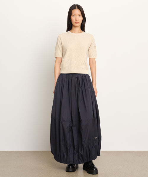 モデル身長177cm、着用サイズ2、着用カラーL.BEIGE