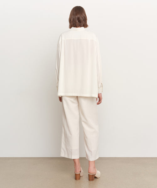 モデル身長181cm、着用サイズ2、着用カラーWHITE