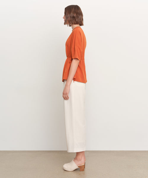 モデル身長181cm、着用サイズ2、着用カラーORANGE