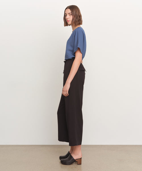 モデル身長181cm、着用サイズ2、着用カラーBLACK