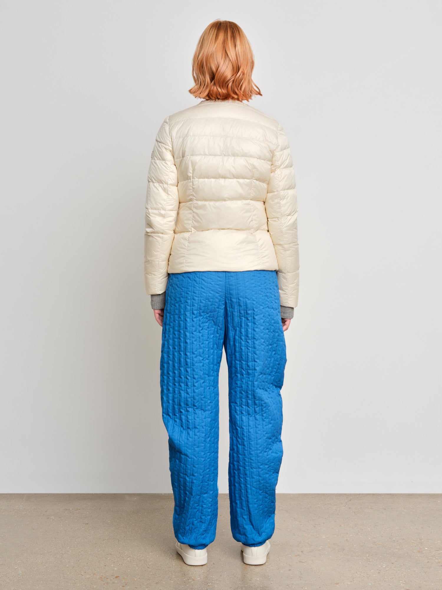 モデル身長175cm、着用サイズ2、着用カラーIVORY