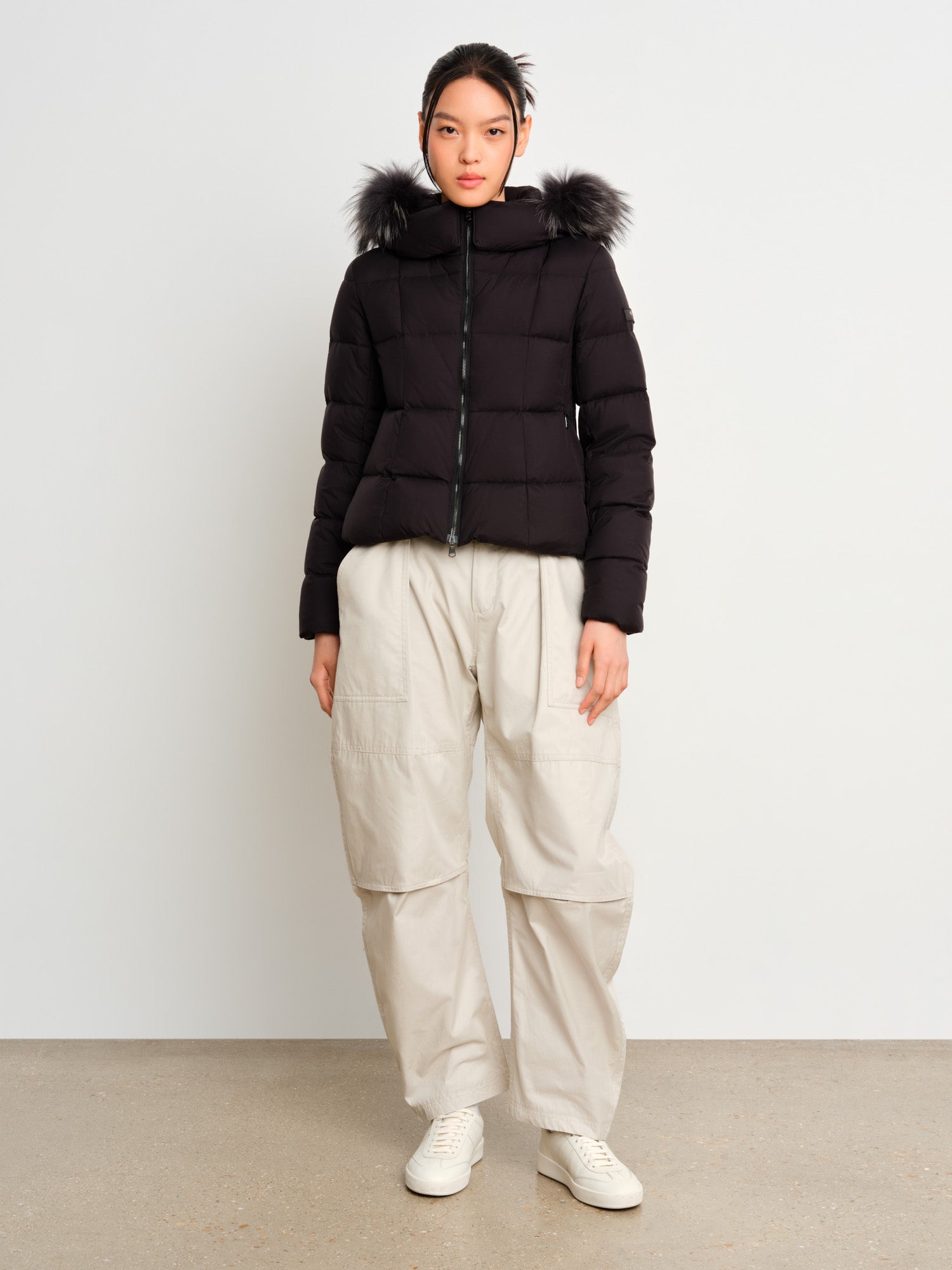 モデル身長175cm、着用サイズ2、着用カラーBLACK