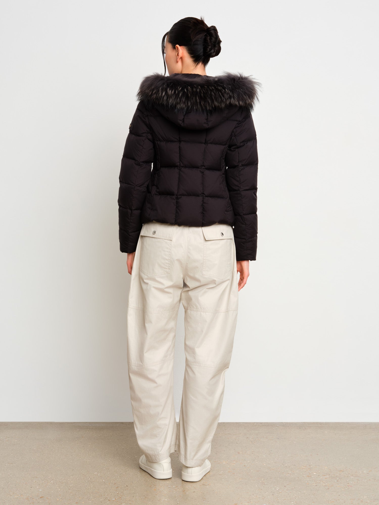 モデル身長175cm、着用サイズ2、着用カラーBLACK