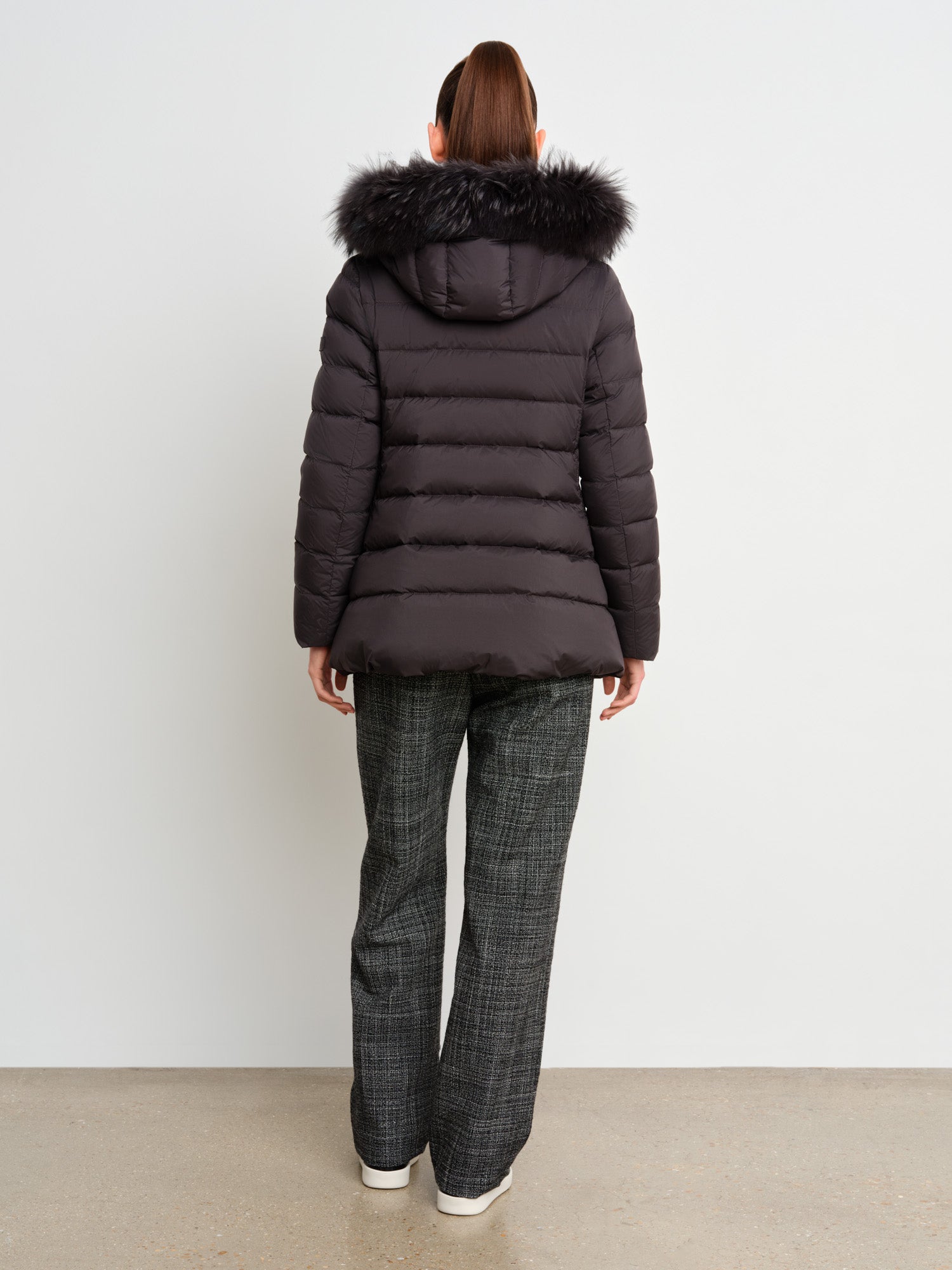 モデル身長175cm、着用サイズ2、着用カラーC.GRAY