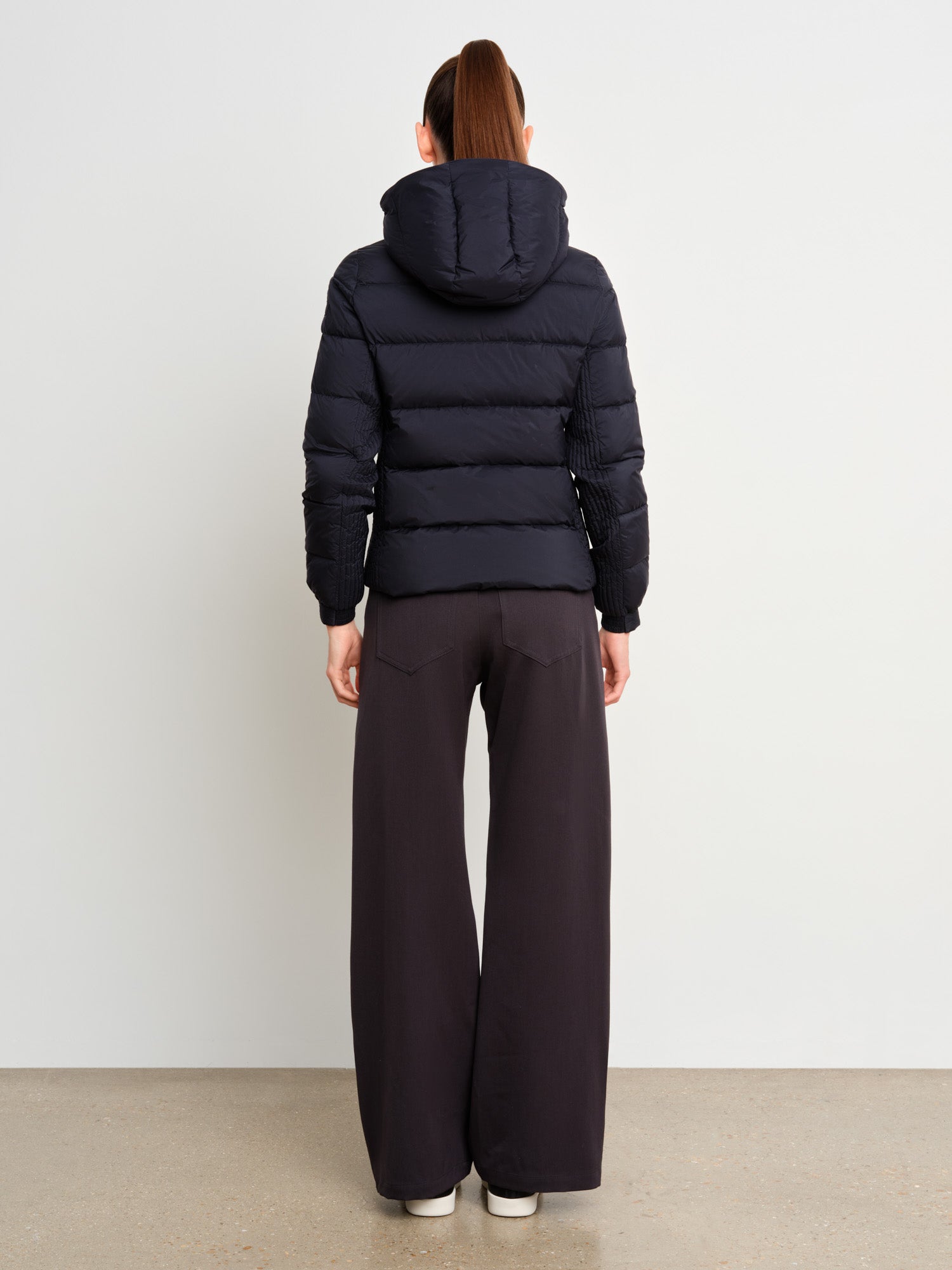 モデル身長175cm、着用サイズ2、着用カラーNAVY