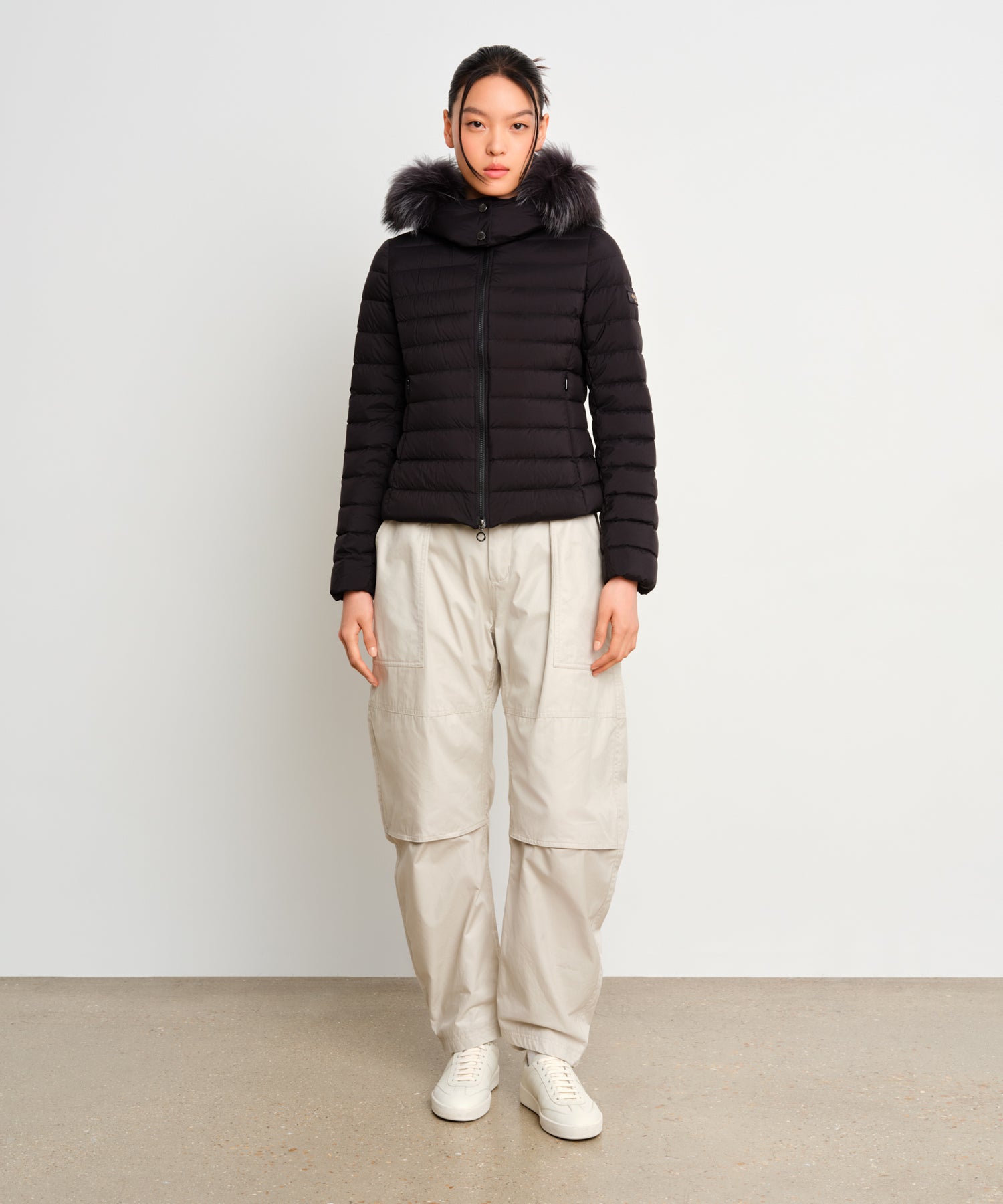 モデル身長175cm、着用サイズ2、着用カラーBLACK