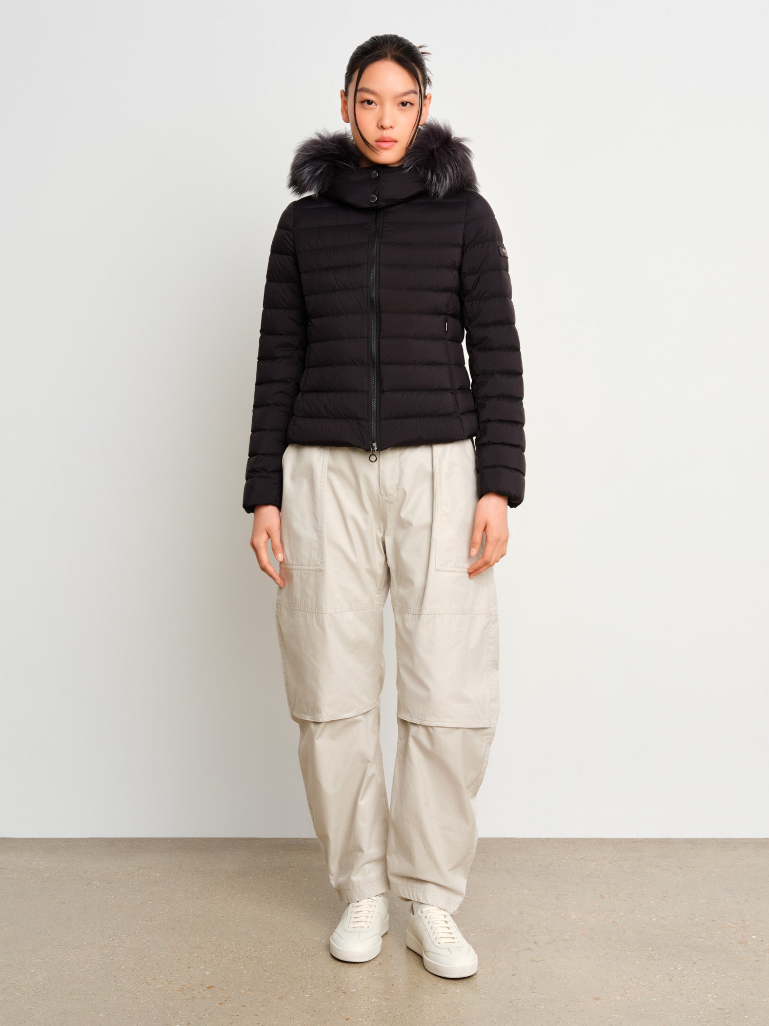 モデル身長175cm、着用サイズ2、着用カラーBLACK