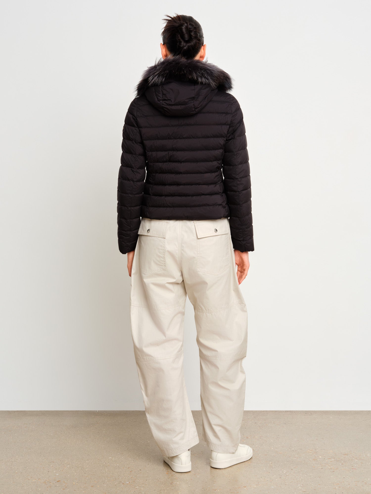 モデル身長175cm、着用サイズ2、着用カラーBLACK