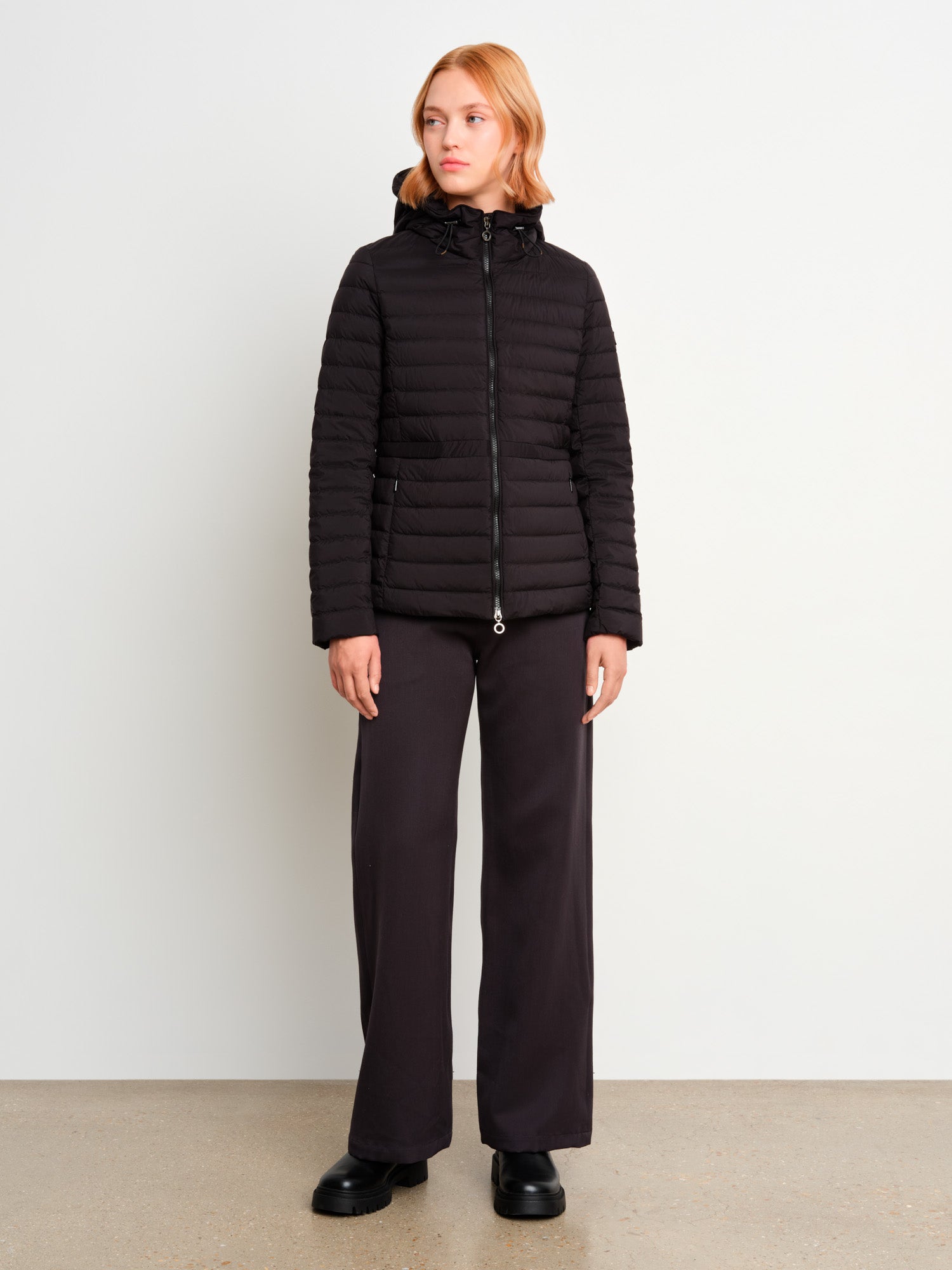 モデル身長175cm、着用サイズ2、着用カラーBLACK