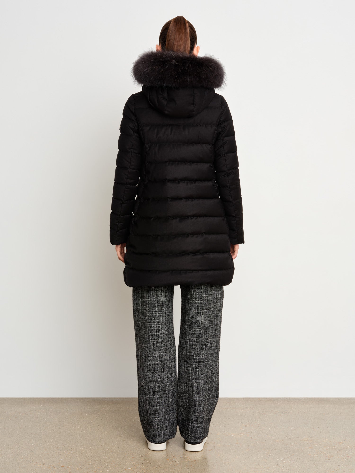 モデル身長175cm、着用サイズ2、着用カラーBLACK