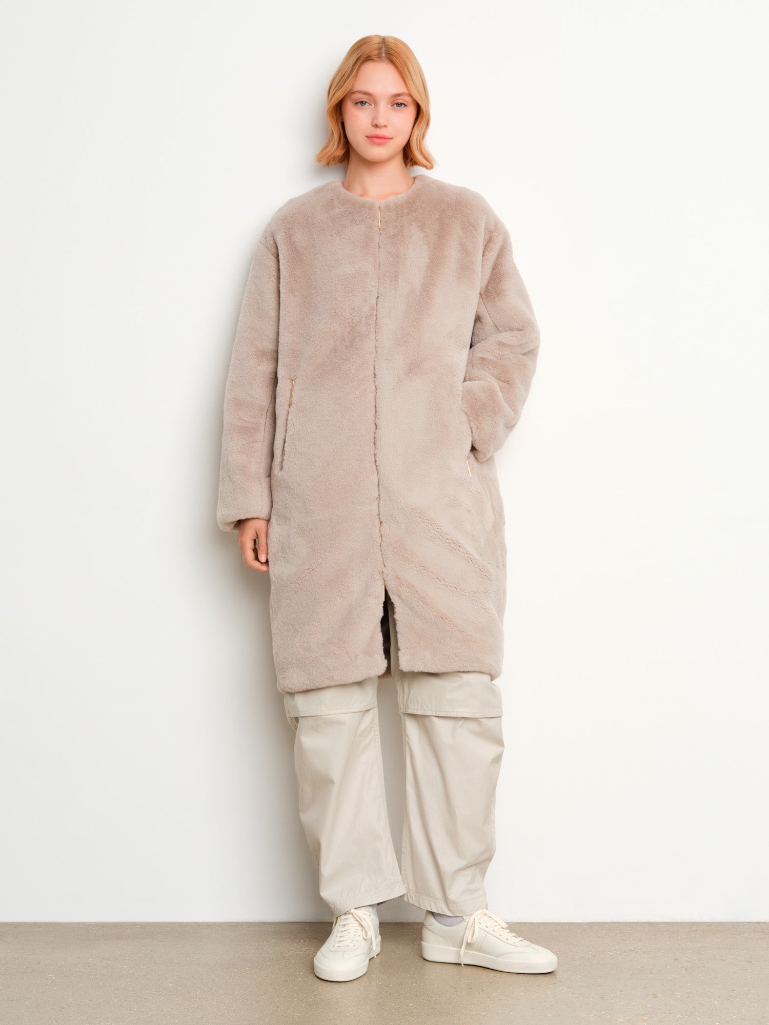 モデル身長175cm、着用サイズ2、着用カラーL.GRAY