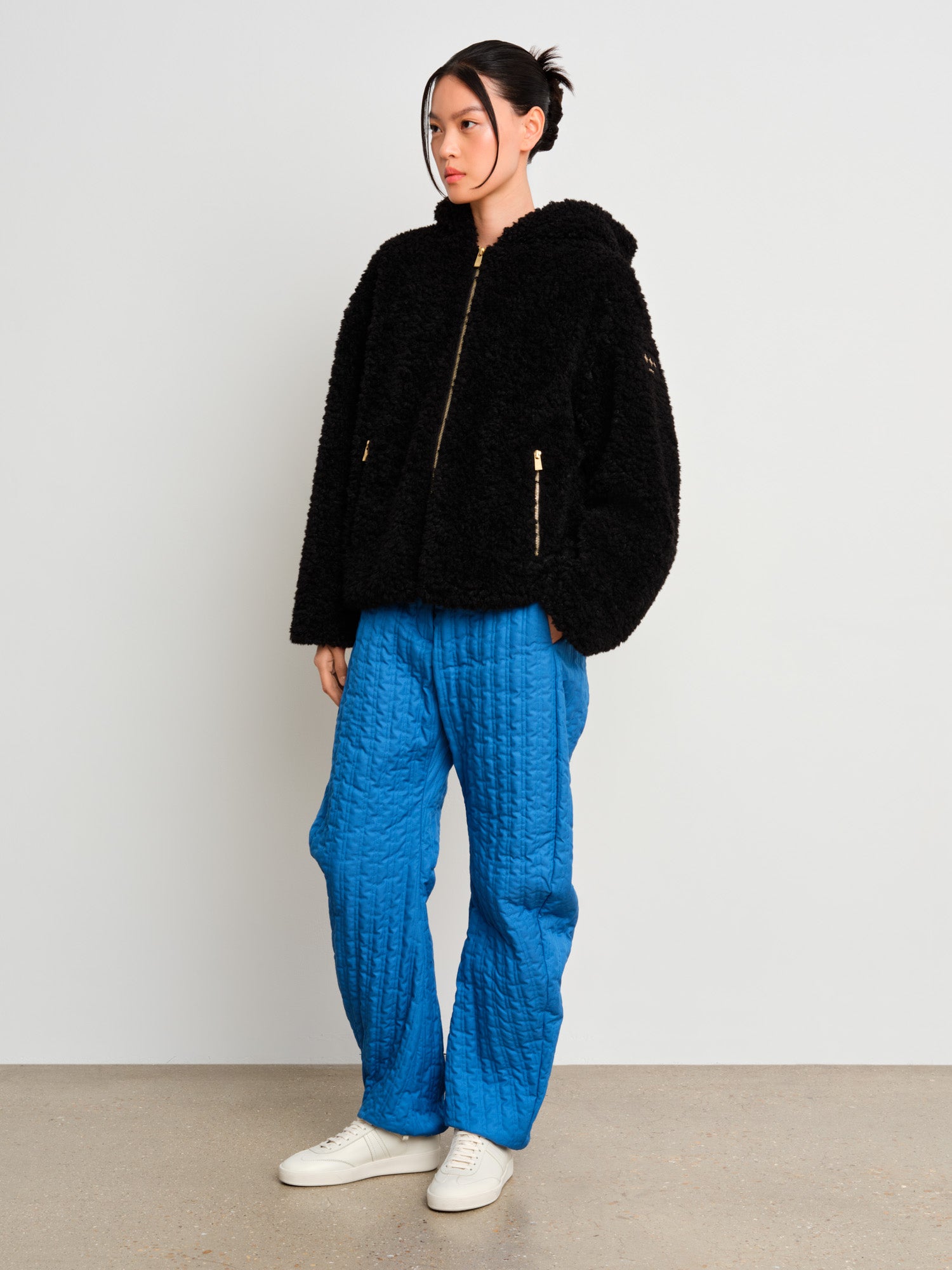 モデル身長175cm、着用サイズ2、着用カラーBLACK