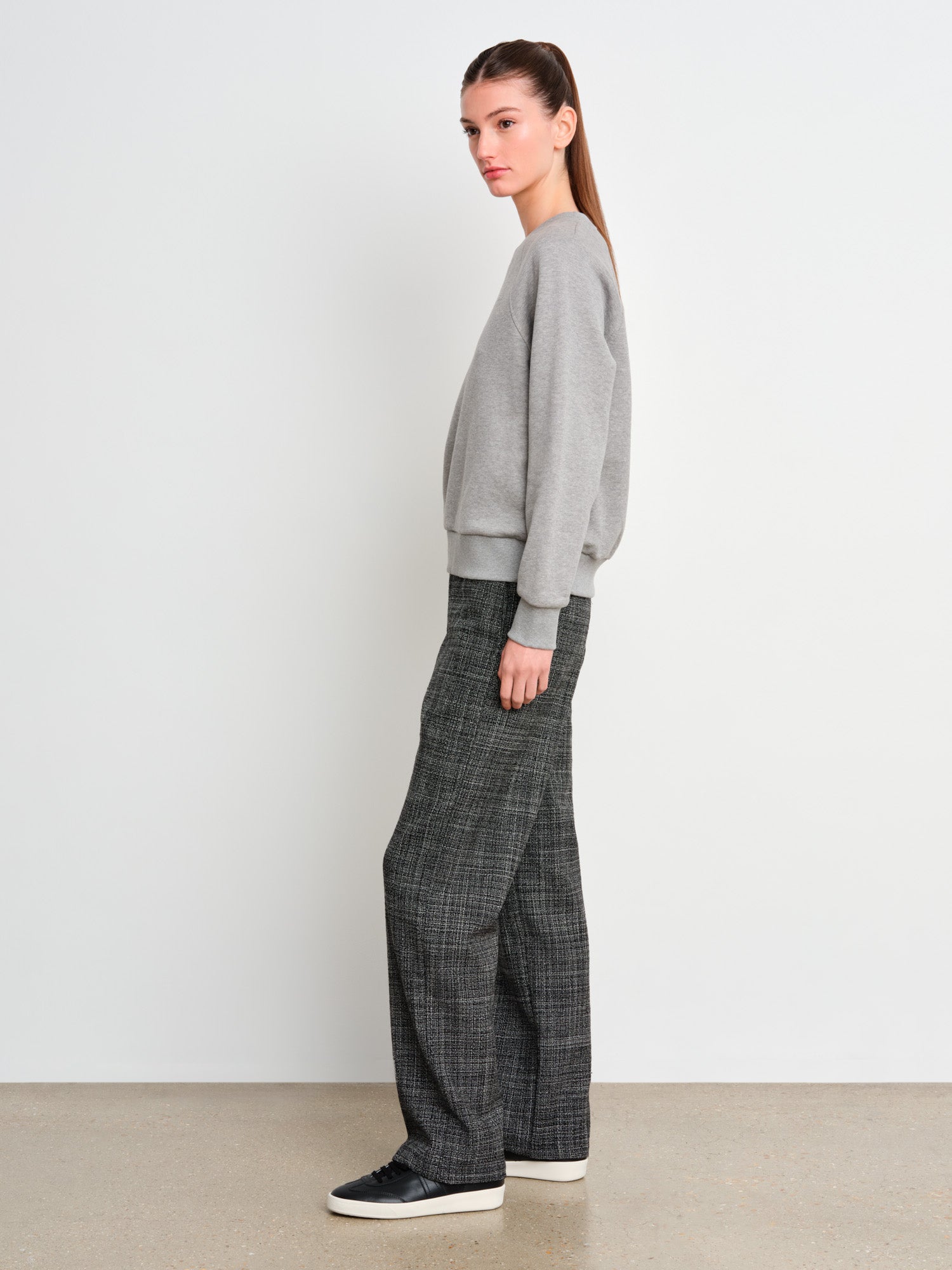 モデル身長175cm、着用サイズ2、着用カラーGRAY