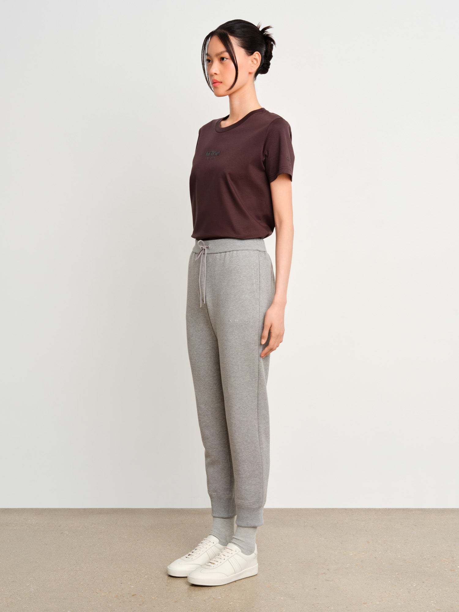 モデル身長175cm、着用サイズ2、着用カラーGRAY