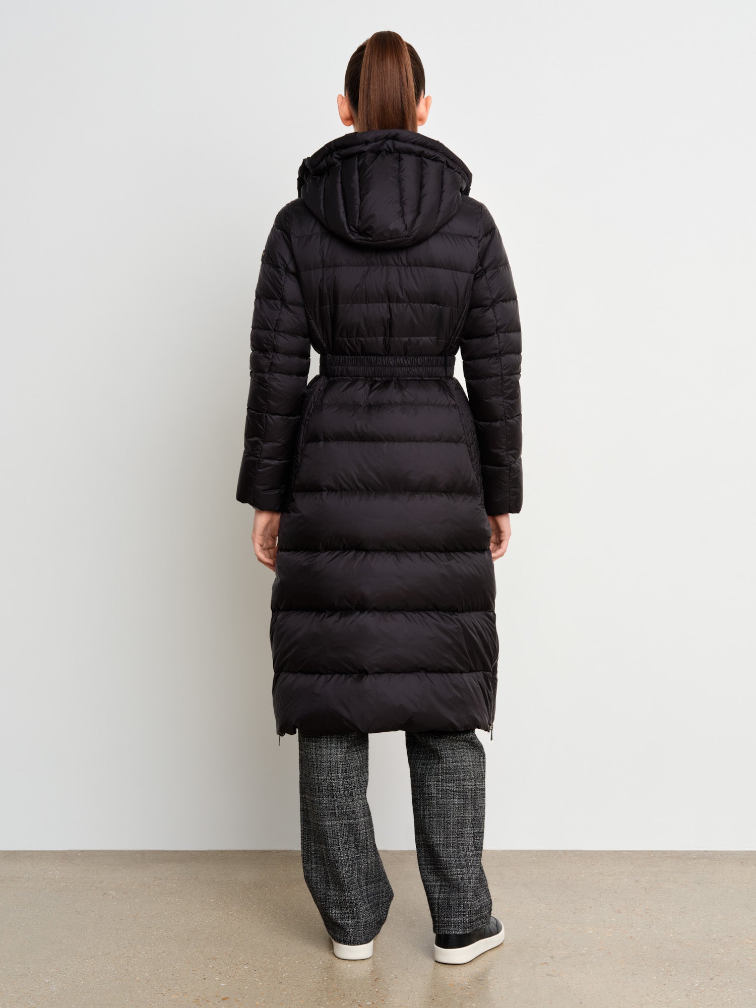 モデル身長175cm、着用サイズ2、着用カラーBLACK